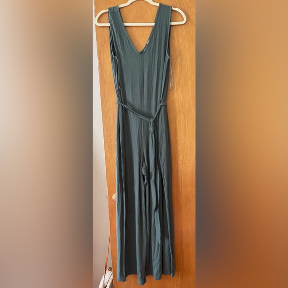 NWT Gap stretch jumpsuit - Picture 7 of 7